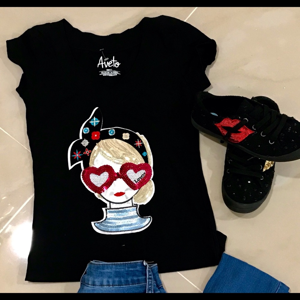 T- shirt w/ sequin patch hand made
